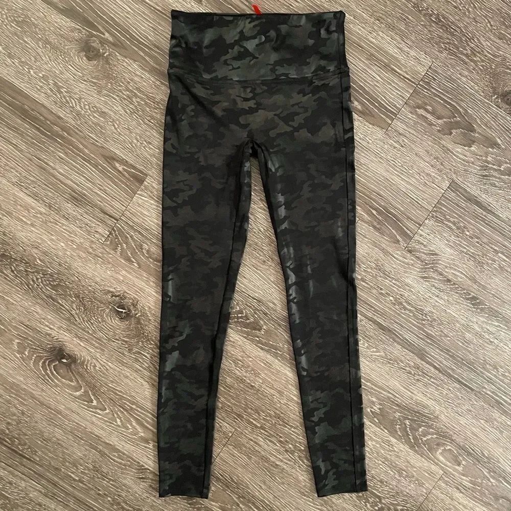 Spanx faux Leather Camo Leggings NWOT